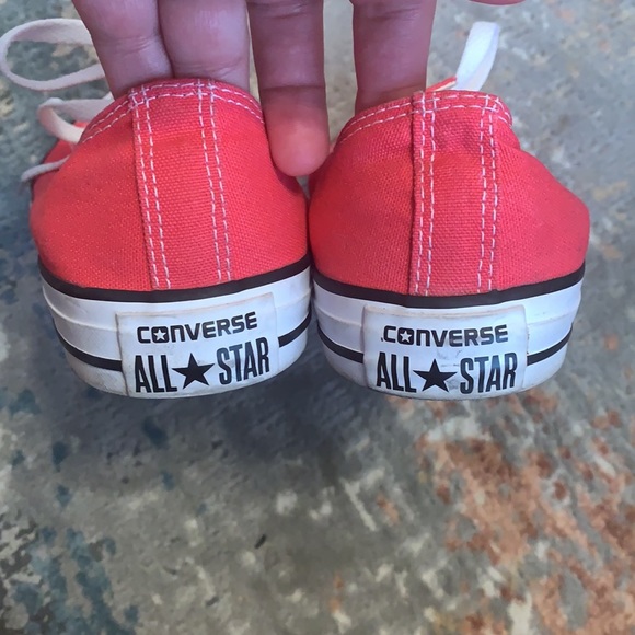 **SOLD**Hot pink converse low top shoes, next to new! - Picture 3 of 6
